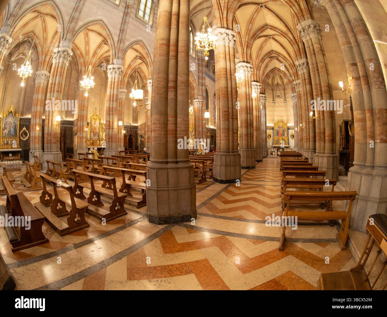 Chiesa Sacro Cuore del Suffragio, gotische Kirche im Stil des Revivals in Rom, Italien Stockfoto
