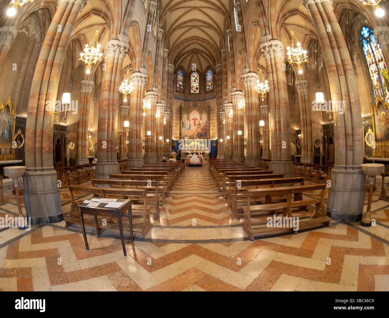 Chiesa Sacro Cuore del Suffragio, gotische Kirche im Stil des Revivals in Rom, Italien Stockfoto