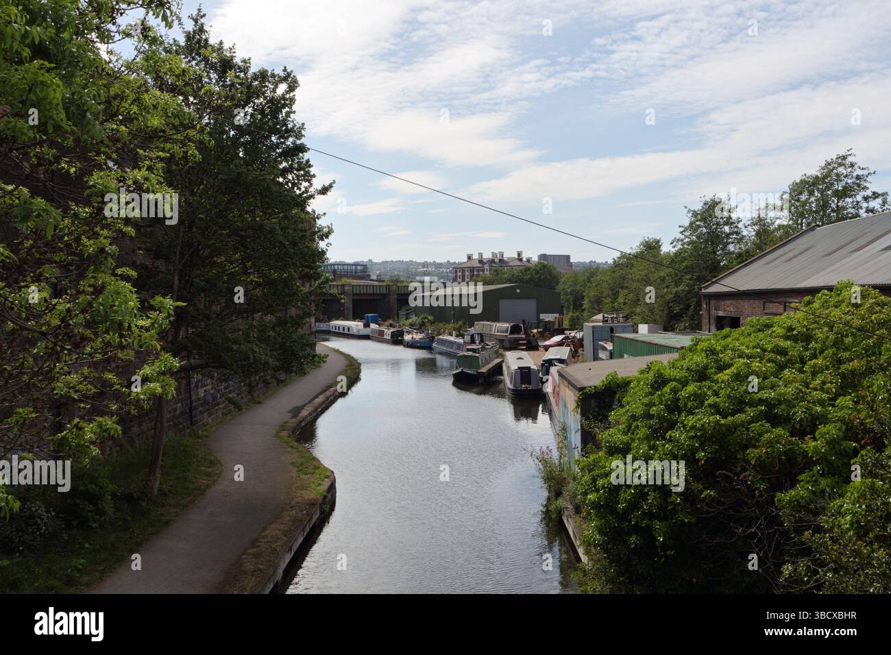 Sheffield Canal Waterway in England, Großbritannien, urbane Industrieszene Stockfoto