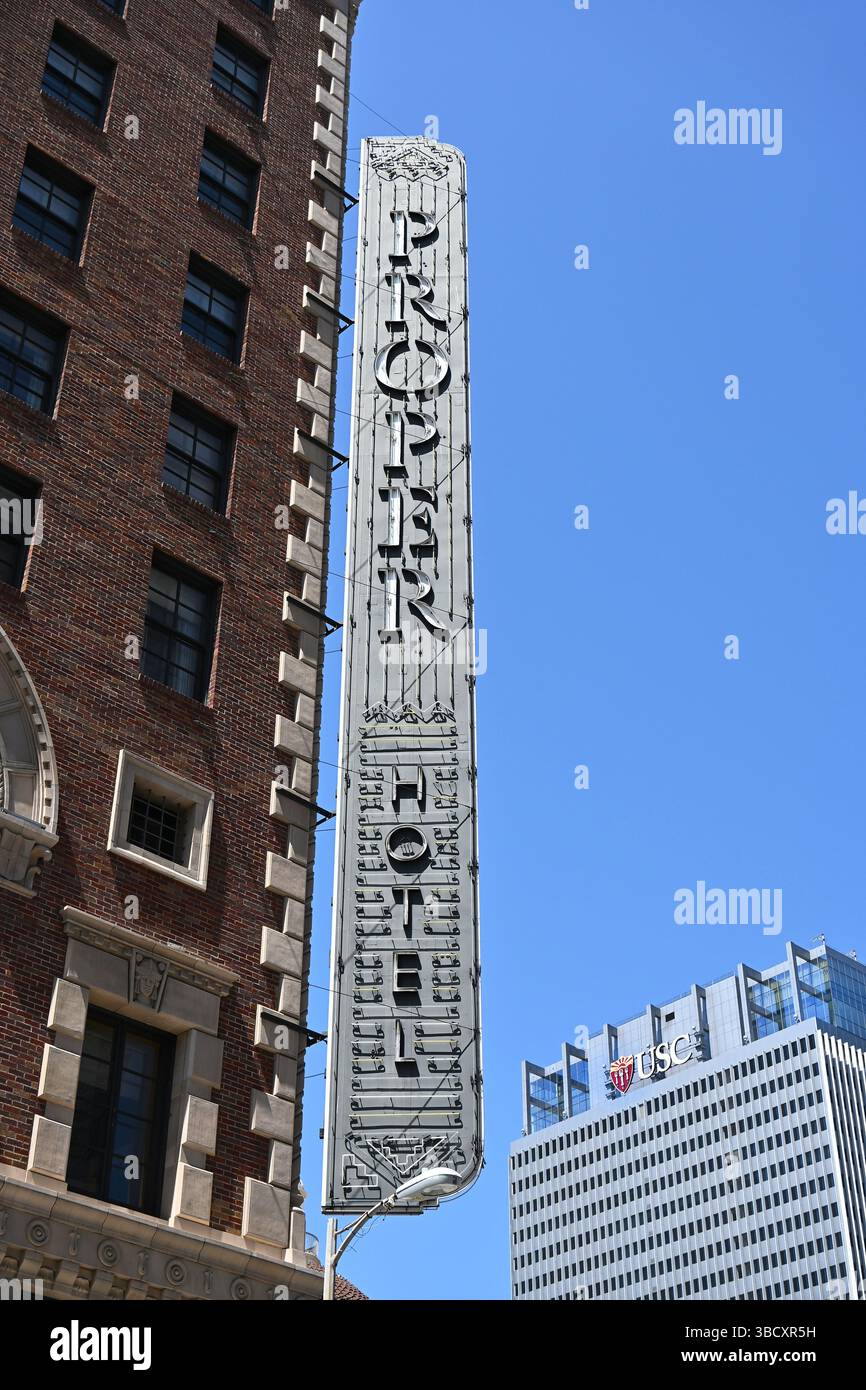 LOS ANGELES, KALIFORNIEN - 19. MAI 2025: Das Proper Hotel ist ein Hotel mit 147 Zimmern in der Nähe des Staples Center und des Broadway Corridors. Stockfoto