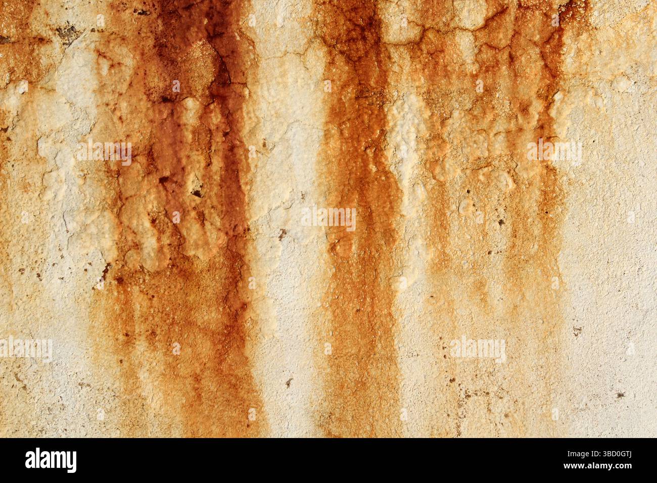 Betonwand mit Wasserbeschädigung Verfärbung strukturierter abstrakter Hintergrund Stockfoto