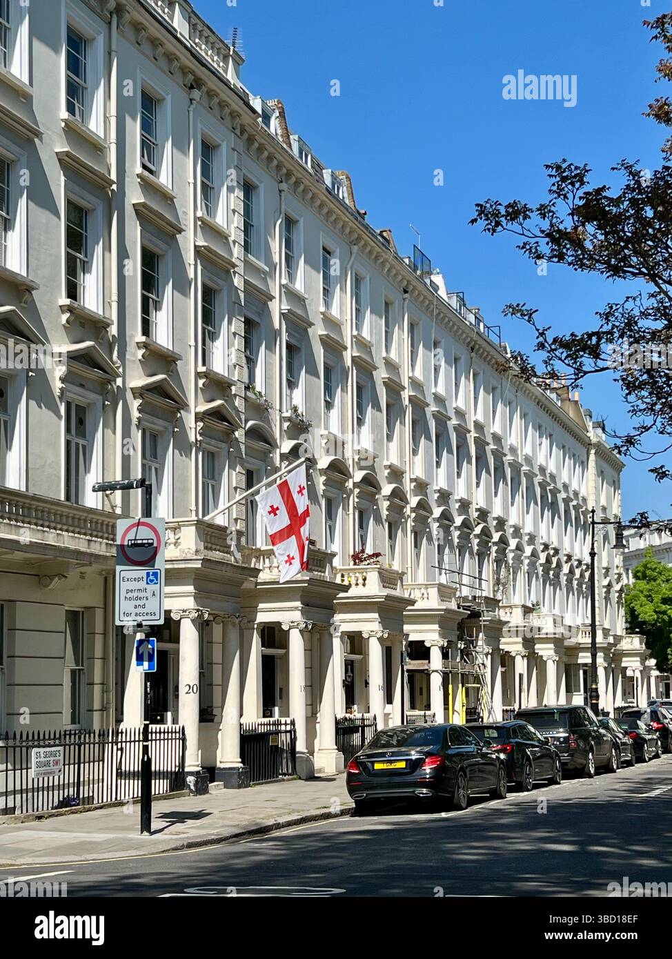 Regency Reihenhäuser in Pimlico, West London, Südosten Englands - Smartphone-aufgenommenes Stockfoto