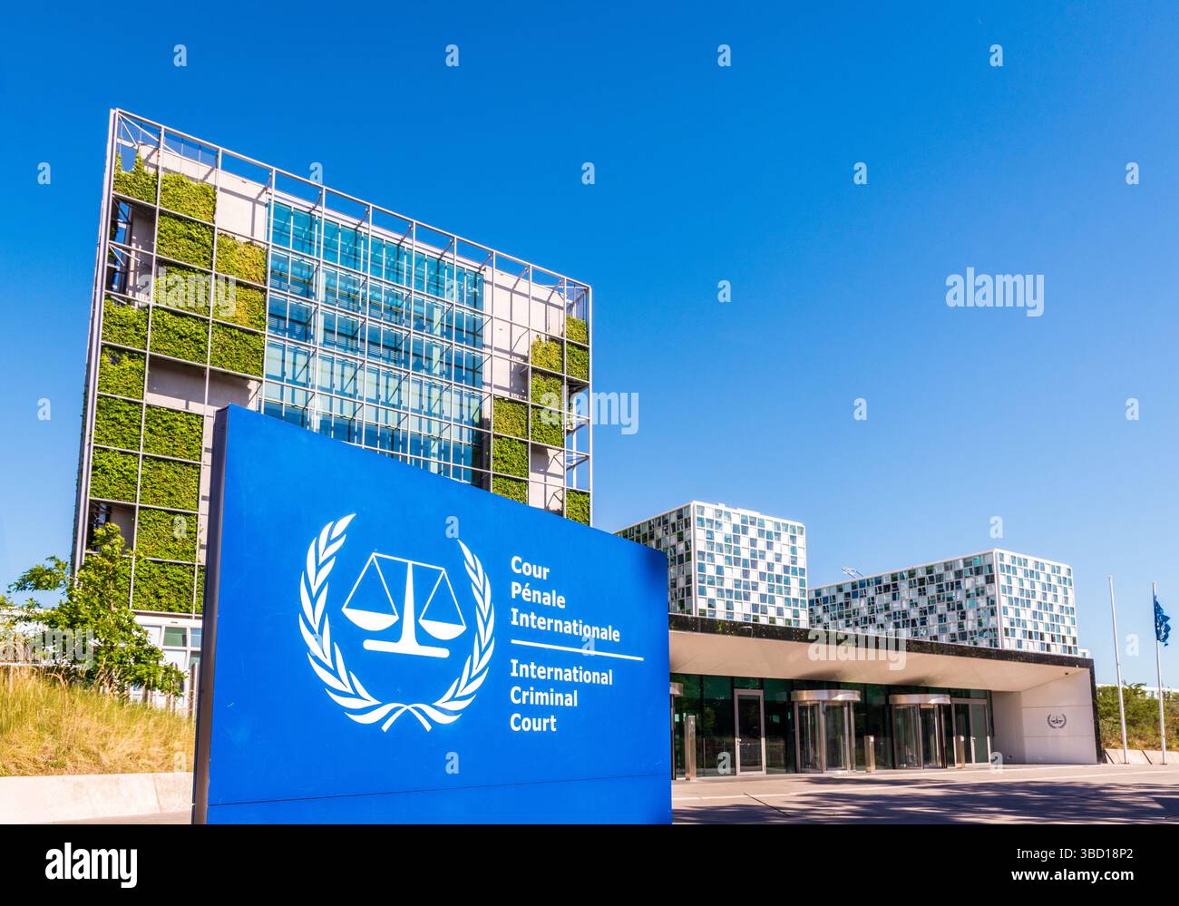 Schild am Eingang des Sitzes des Internationalen Strafgerichtshofs (ICC) in den Haag, Niederlande Stockfoto