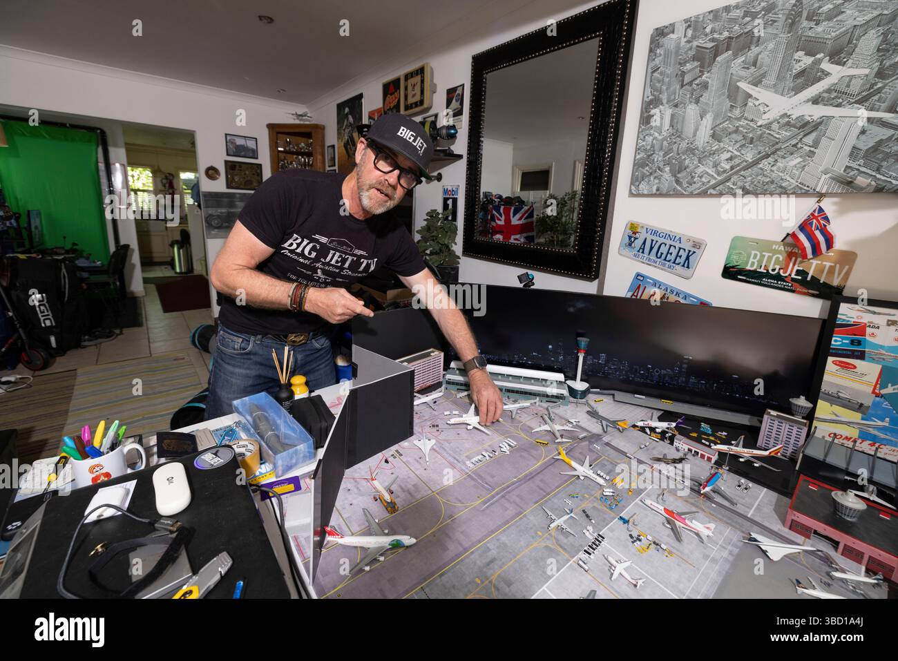 Der Gründer von Jerry Dyer, dem Live-Luftfahrt-YouTube-Kanal, der die Ankunft von Großjets in Heathrow Everyday in London verfolgt. Stockfoto