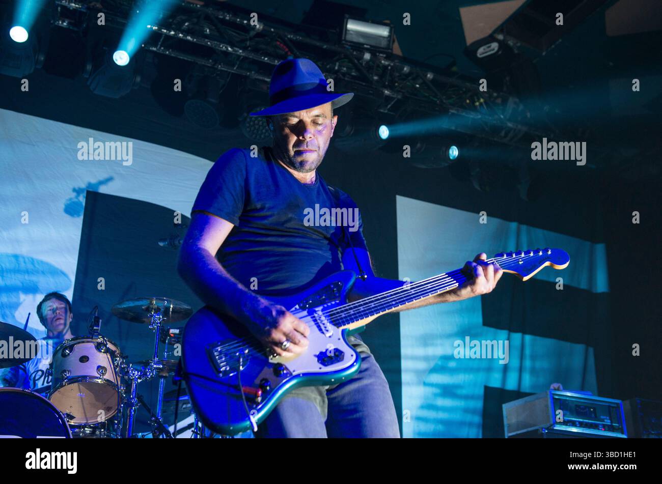 Mark Gardener von der Band Ride tritt am 22. Mai 2015 im Barrowlands in Glasgow auf Stockfoto Mark Gardener von der Band Ride tritt am 22. Mai 2015 im Barrowlands in Glasgow auf Stockfoto