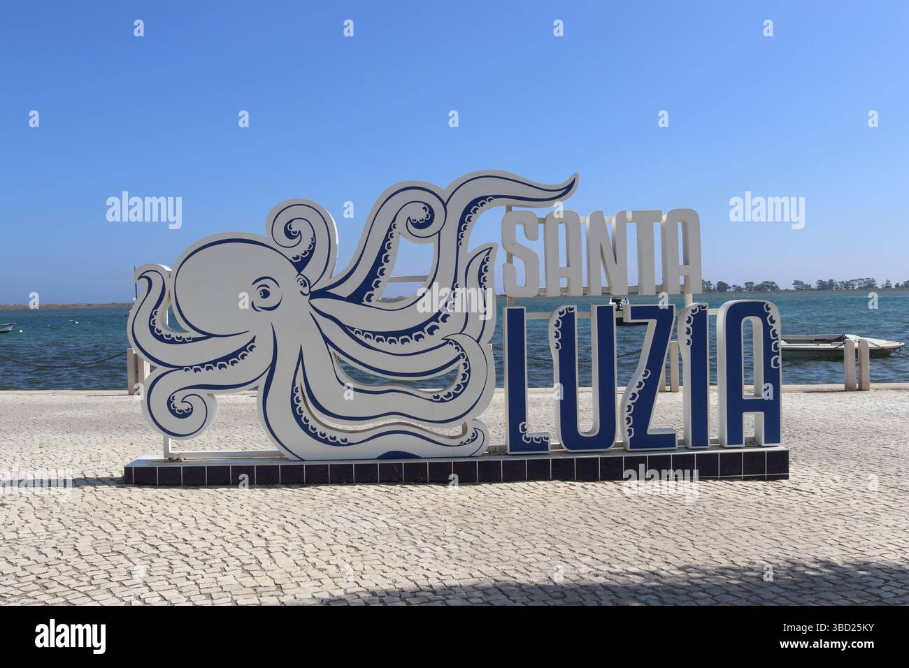 Dekoratives Santa Luzia Schild mit Oktopus Stockfoto