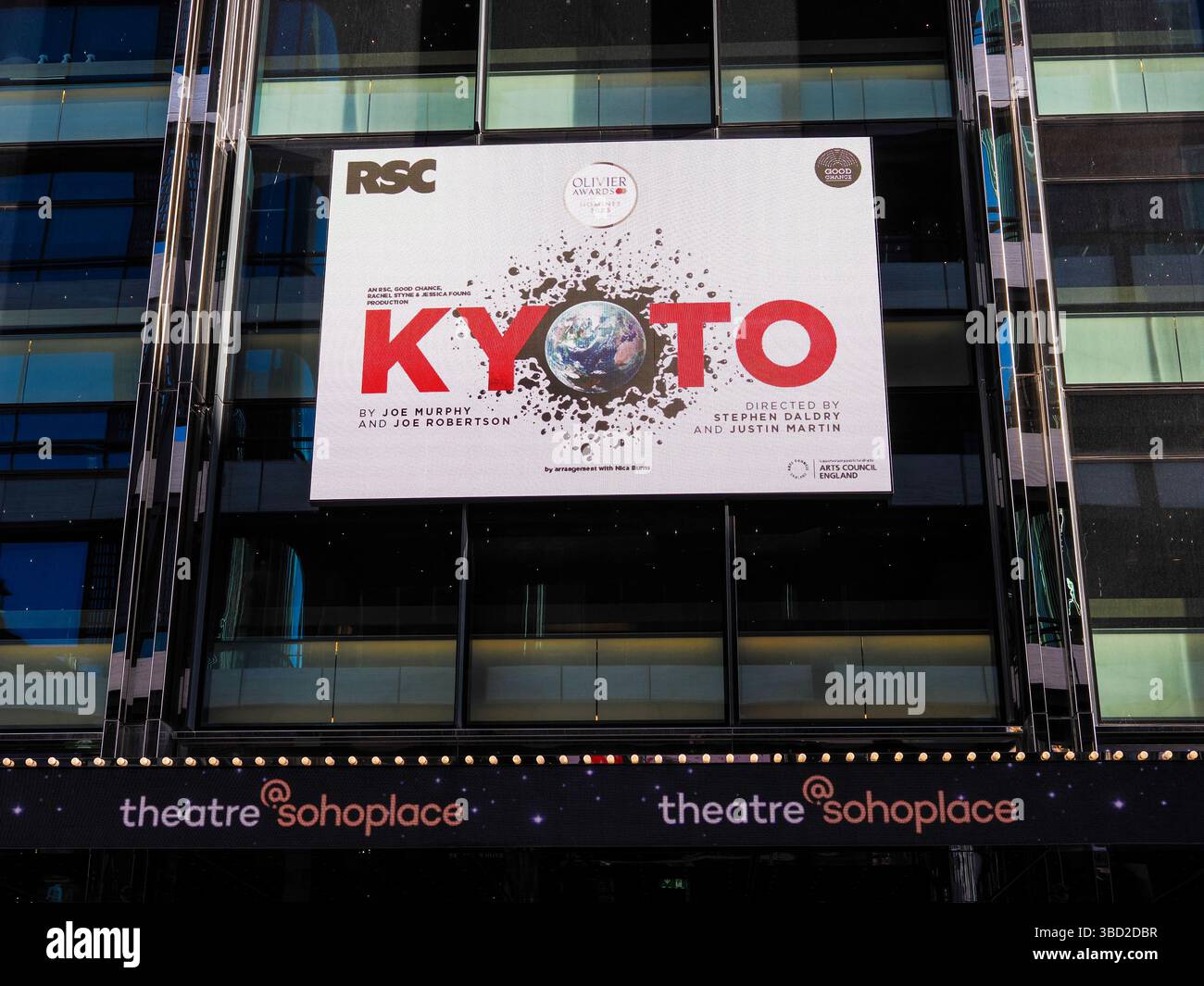 Kyoto-Stück über Klimakonferenz, Soho Place, Soho, London, England, GROSSBRITANNIEN, GB. Stockfoto