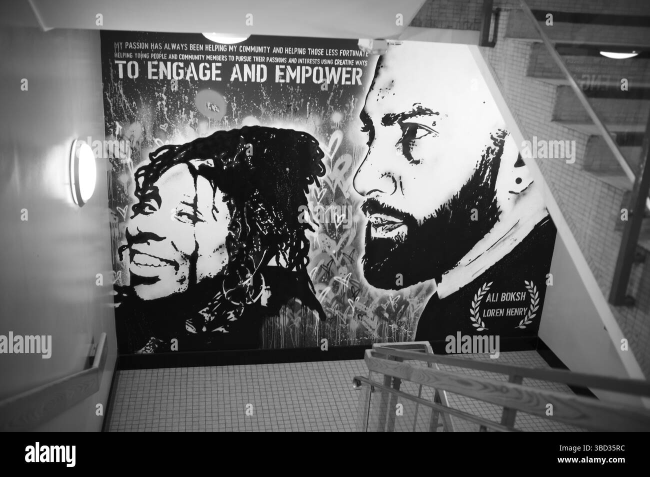 Um sich zu engagieren und zu stärken. Wandgemälde in der Newport Art Gallery Stockfoto