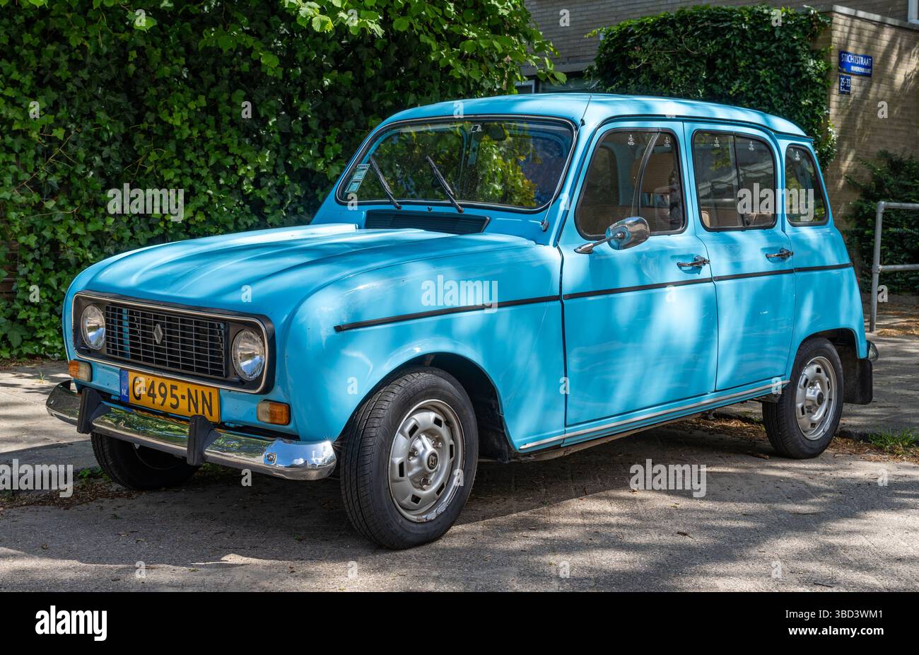 Amsterdam, Niederlande, 22.05.2025, klassischer französischer Kleinwagen Renault 4 GTL ab 1984 Stockfoto