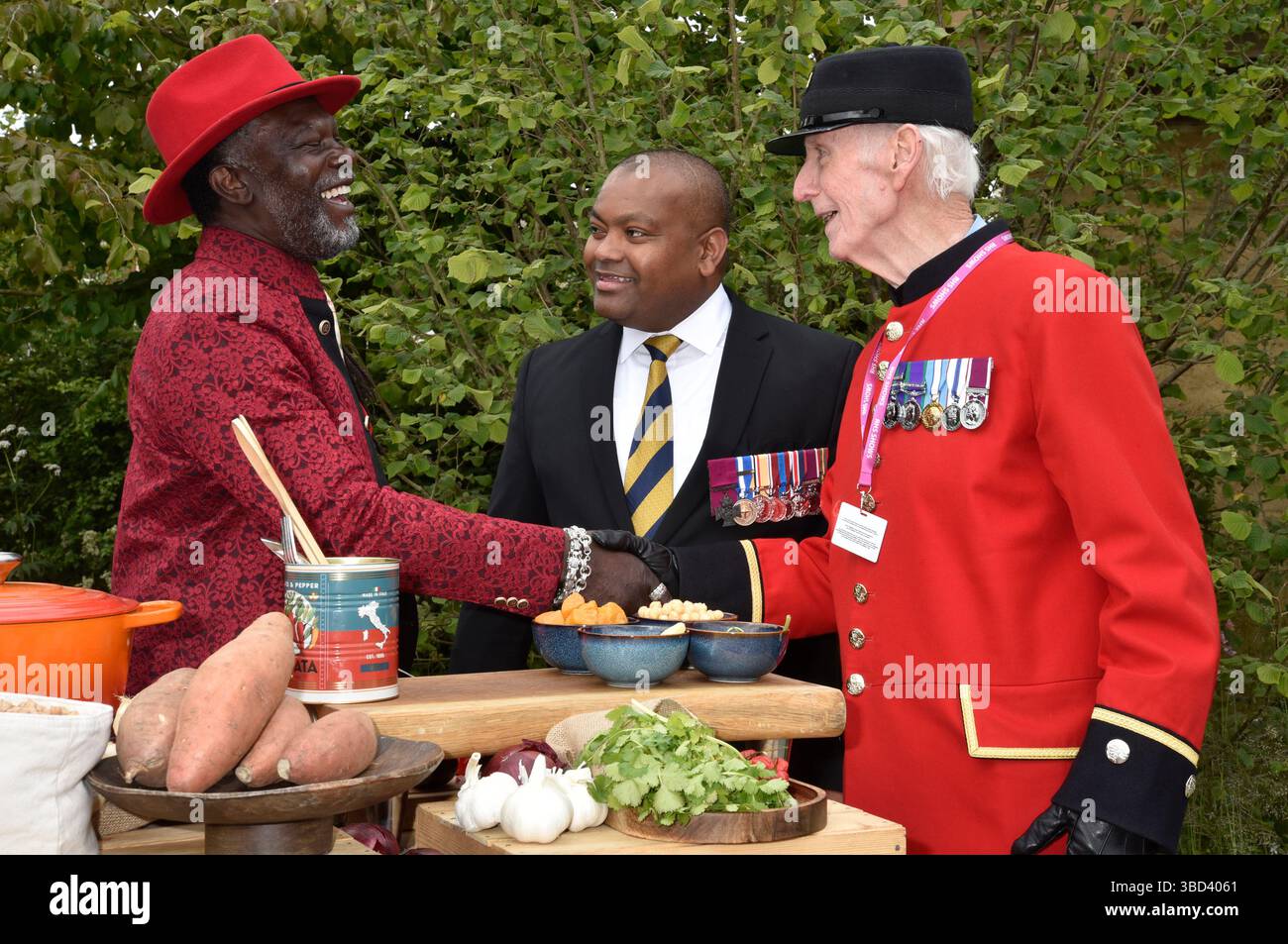 19. Mai 2025. London, Großbritannien. Levi Roots & Johnson Beharry bei der RHS Chelsea Flower Show London 2025. Sue Andrews/Alamy. Stockfoto
