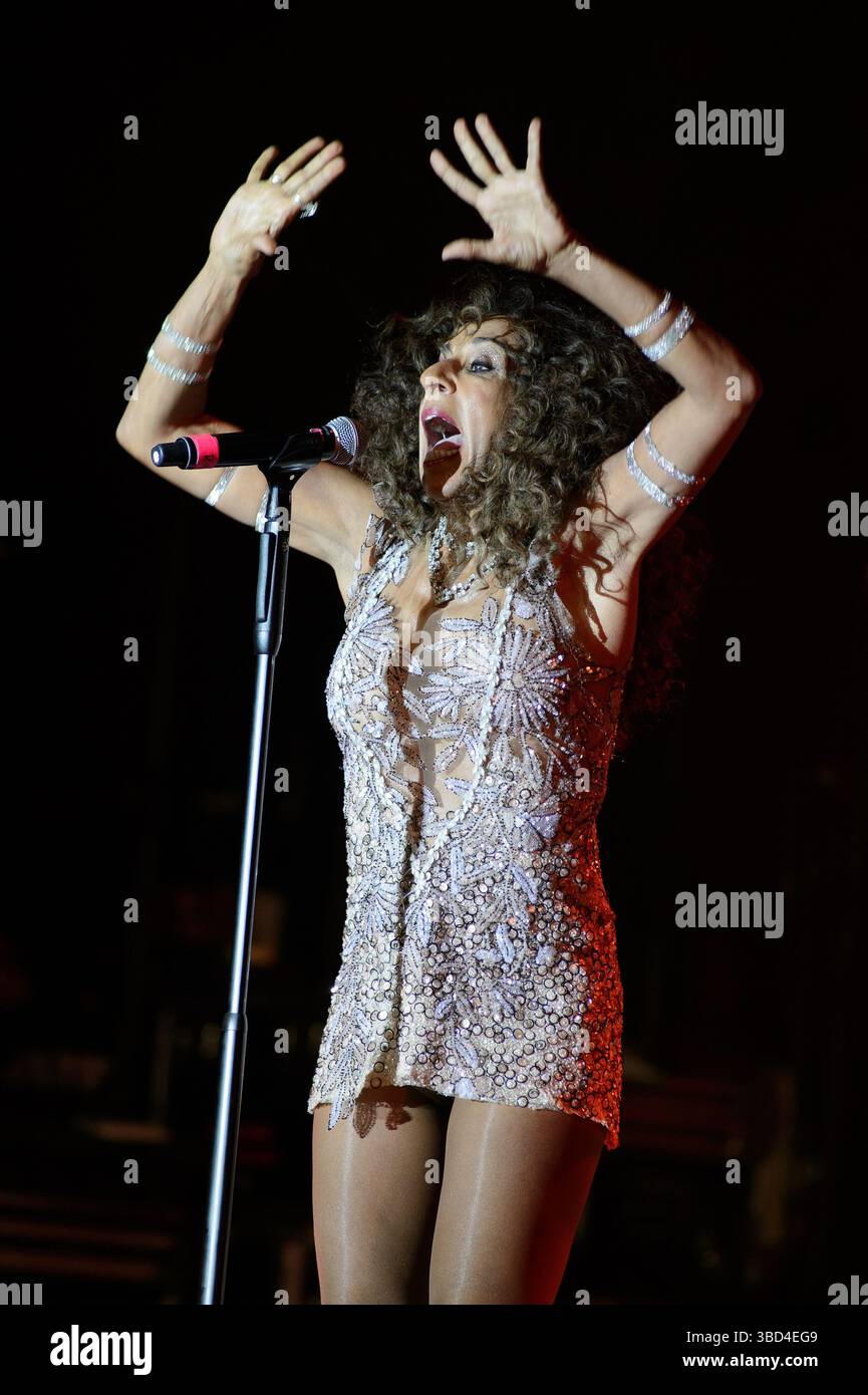 Der spanische Sänger Rosario Flores tritt während des Universal Music Festival Konzerts im Teatro Albeniz in Madrid am 22. Mai 2025 auf. Stockfoto