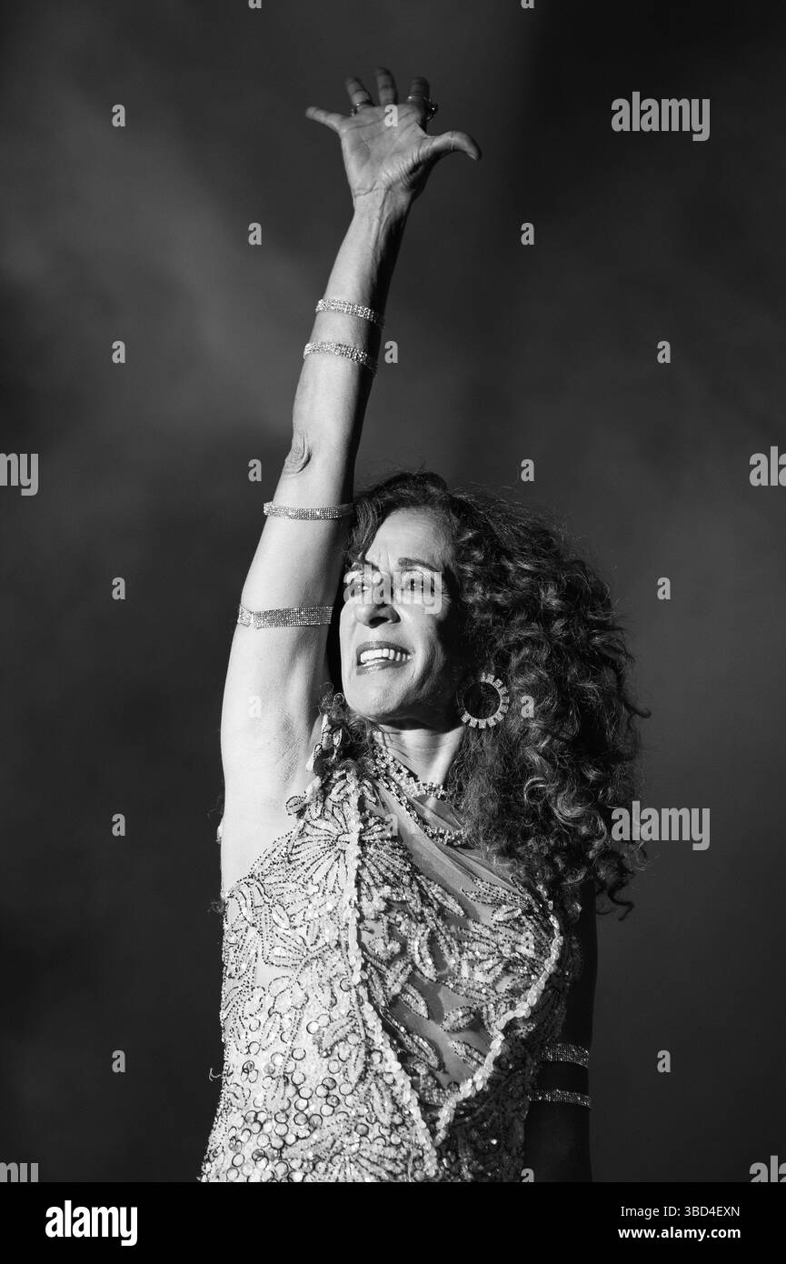 Der spanische Sänger Rosario Flores tritt während des Universal Music Festival Konzerts im Teatro Albeniz in Madrid am 22. Mai 2025 auf. Stockfoto