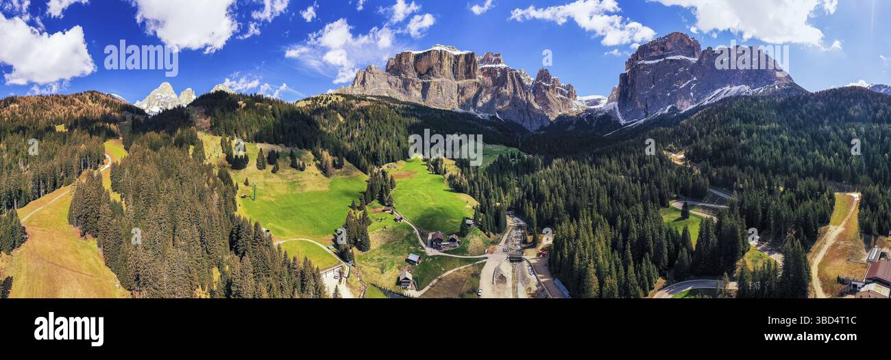 180-Grad-Ansicht der Sella-Gruppe von Pian de Frataces val di Fassa Dolomites, Italien Stockfoto