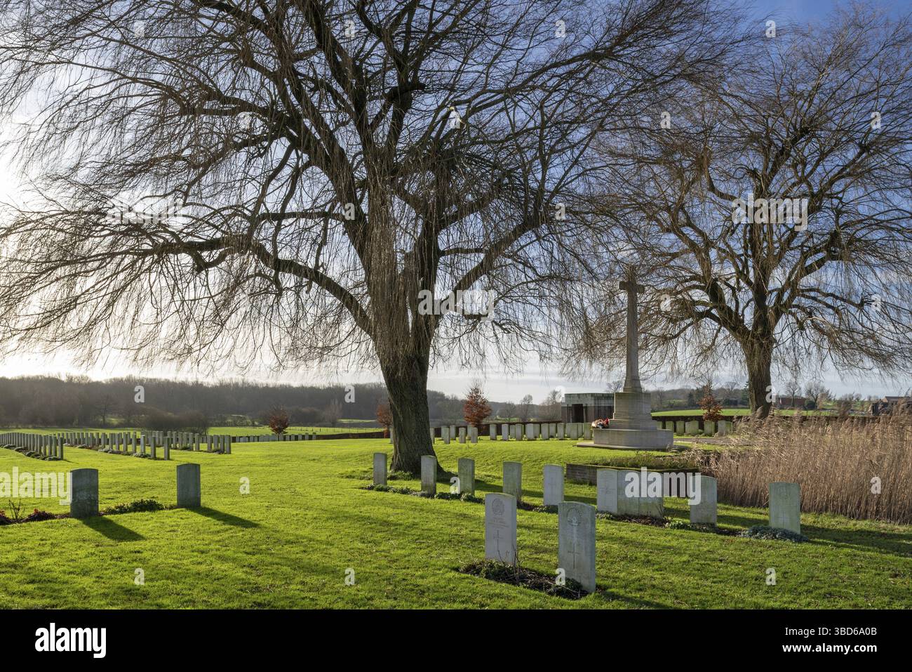 Prowse Point Military Cemetery, Begräbnisstätte des Ersten Weltkriegs im Ypern, das an der Westfront des Ersten Weltkriegs in Ploegsteert, Plugstreet, Hennegau, Belgien, liegt Stockfoto