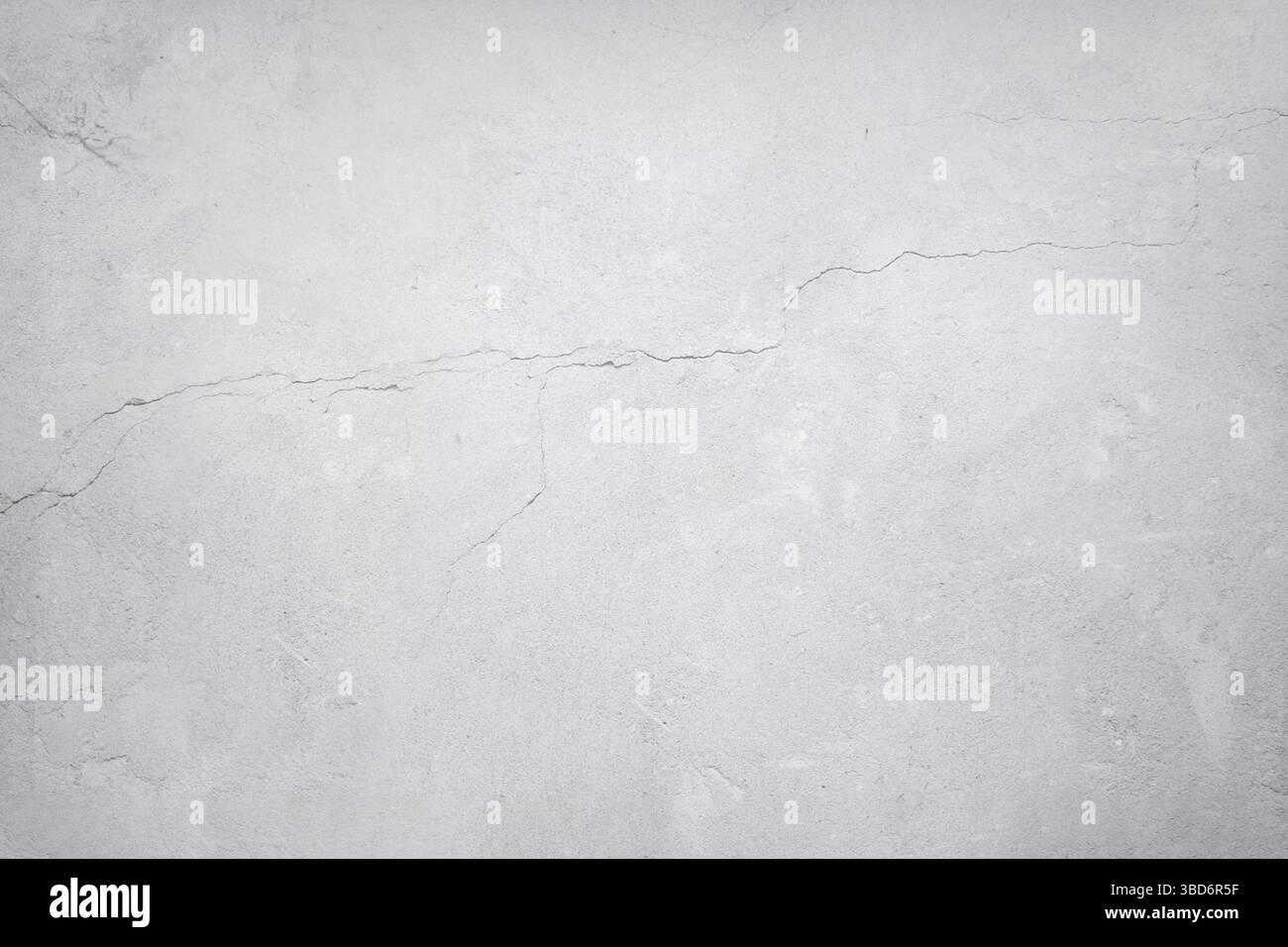 Abstrakter grauer Beton mit feiner Textur und Rissen Stockfoto
