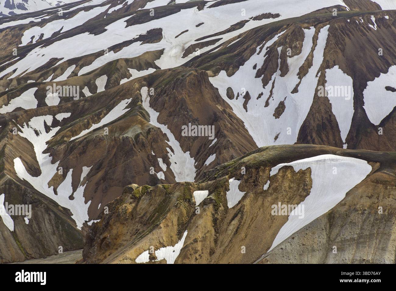 Rhyolith-Berge im Landmannalaugar-Tal im Fjallabak Nature Reserve, Naturpark in der Nähe von Hekla, Hecla im Sommer, Sudurland, Island Stockfoto