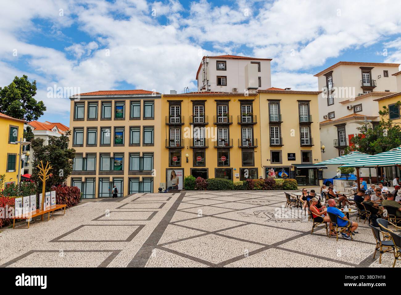 Funchal, Portugal - 9. Juni 2024: Columbus-Platz in der Zona Velha - Altstadt von Funchal, Madeira Island Stockfoto