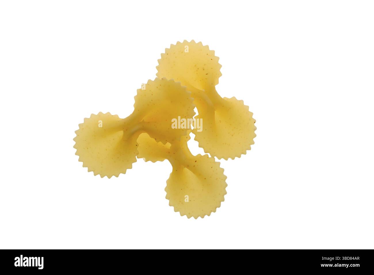 Blick von oben auf Farfalle, Pasta mit Fliege isoliert auf weißem Hintergrund Stockfoto