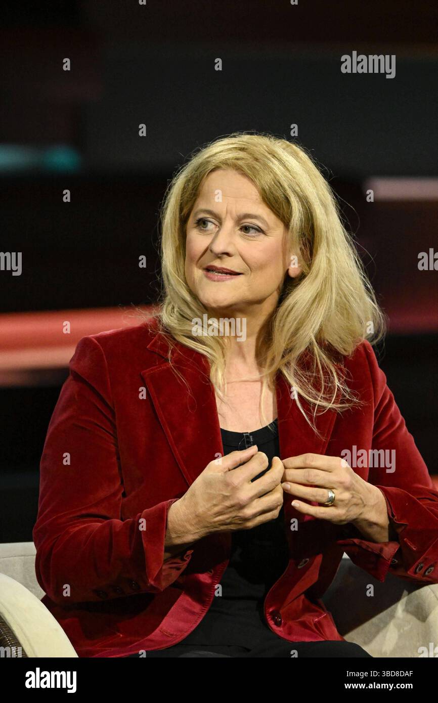 Kristina Dunz Journalistin 05/25 Ihre Kristina Dunz am 21. Mai 2025 in Markus Lanz , ZDF TV Fernsehen Talkshow Talkshow Show Deutschland deutsch deutsche Frau Journalismus Autorin Journalistin Autorin hoch halb sitzend lächelnd sprechend gestikuliert *** Kristina Dunz Journalistin 05 25 Ihre Kristina Dunz am 21. Mai 2025 in Markus Lanz , ZDF TV Talk Show Talk Show Stockfoto