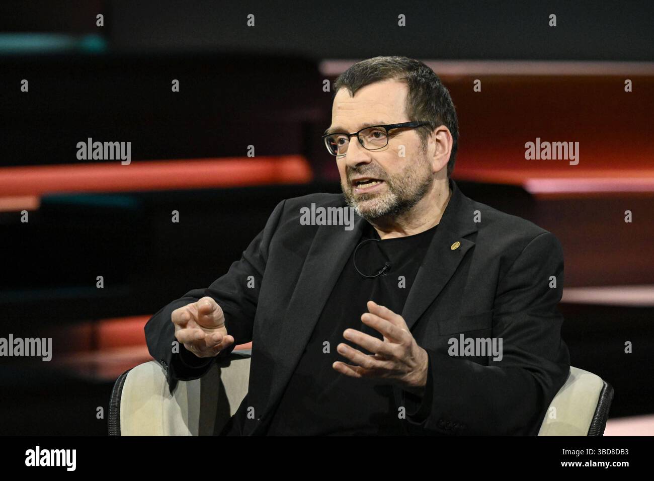 Jochem Marotzke Meteorologe 05/25 ihr Jochem Marotzke am 22. Mai 2025 in Markus Lanz , ZDF Aufzeichnung vom 21. Mai TV Fernsehen Talkshow Talk Show Deutschland deutsch deutscher Mann Klimaforscher Meereskundler Wissenschaftler deutscher Klimaforscher quer halb sitzend sprechend gestikuliert *** Jochem Marotzke Meteorologe 05 25 Ihr Jochem Marotzke am 22. Mai 2025 in Markus Lanz , ZDF Aufnahme vom 21 Mai TV TV-Talkshow Talk Show Deutschland deutscher Mann Klimaforscher Ozeanograf Wissenschaftler deutscher klimaforscher deutscher Klimaforscher klimaforscher Klimawissenschaftler Kreuz halb sitzend Sprechen gestikulierend Stockfoto