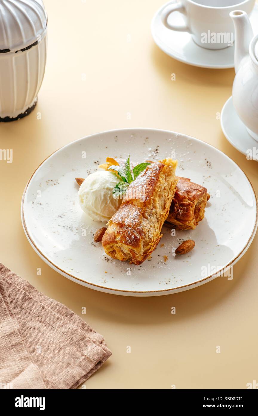 Eis und Gebäck Dessert Stockfoto
