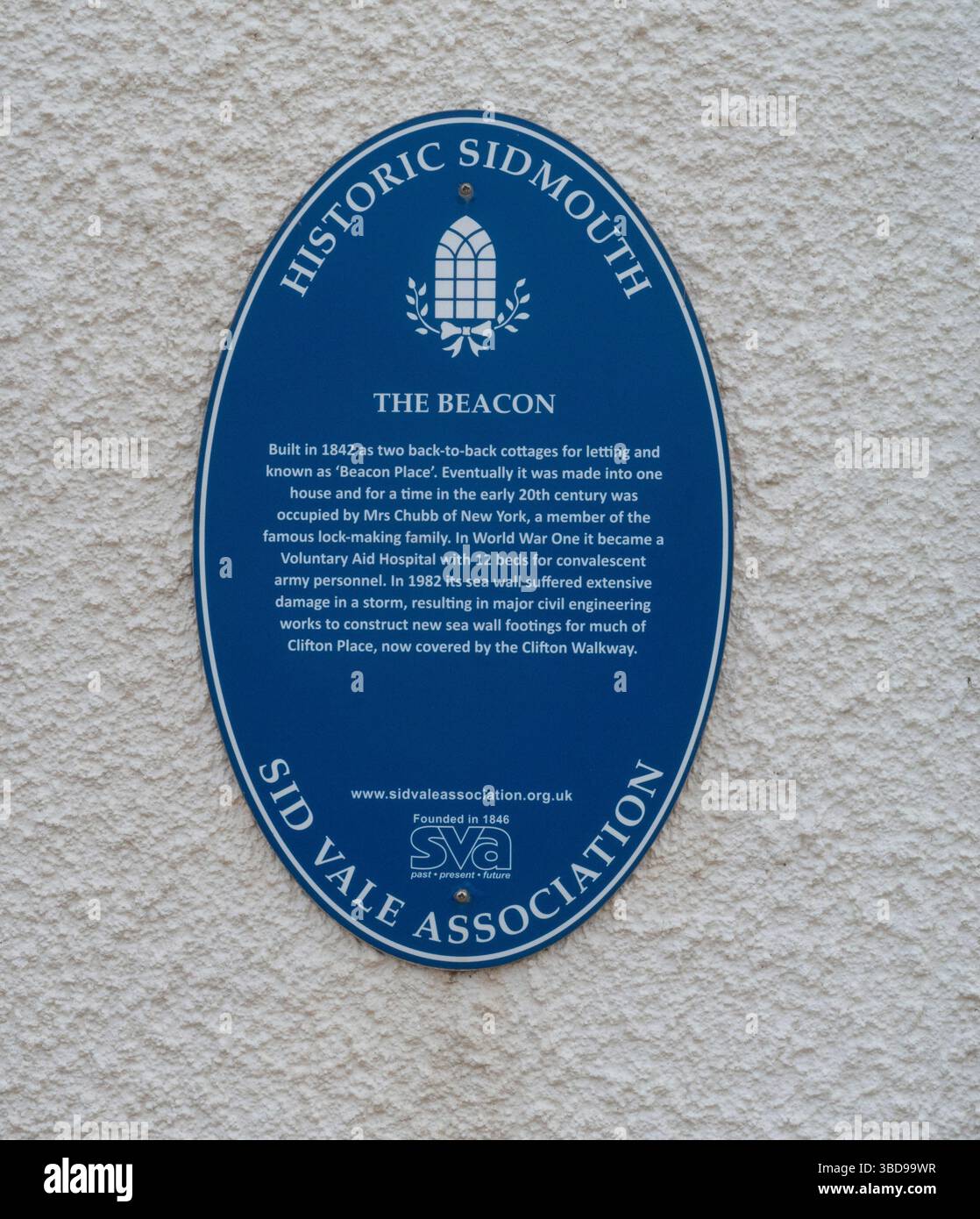 The Beacon, ein Haus in Cottage Orne an der Peak Hill Road, Sidmouth, Devon. Erbaut 1842, 19. Jahrhundert. Blaue Plaque Stockfoto