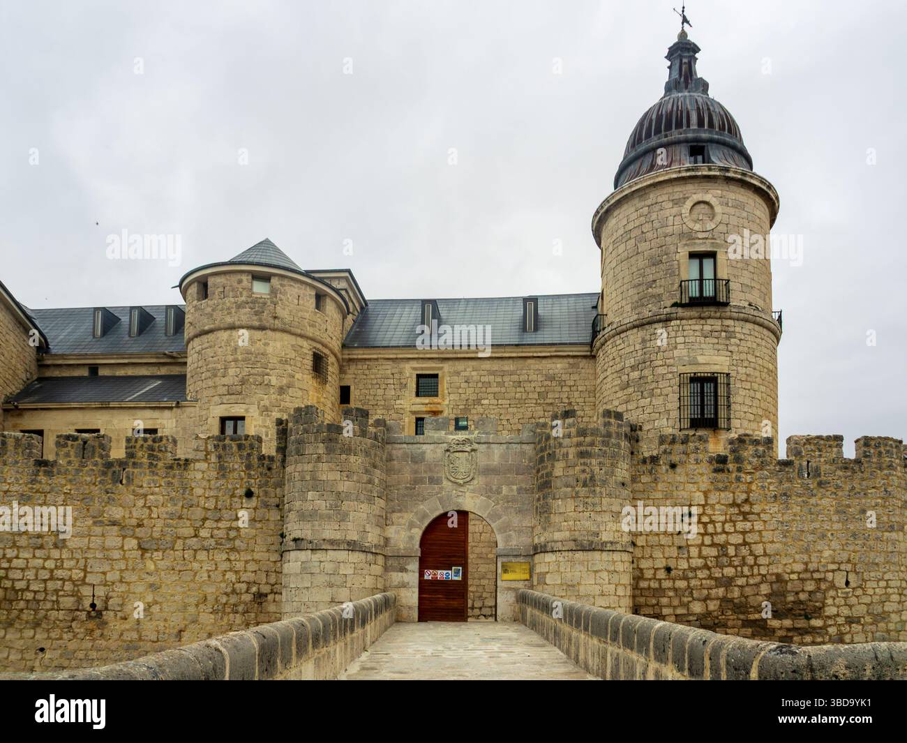 Hauptfassade des Allgemeinen Archivs von Simancas, Spanien Stockfoto