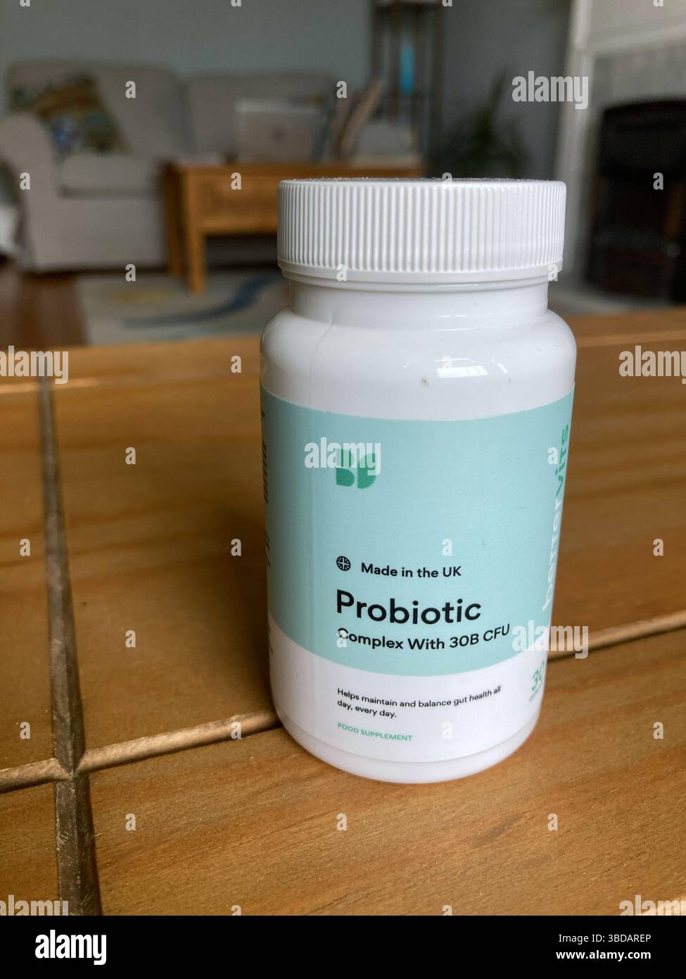 Eine Flasche hochdosierter Probiotika-Probiotika - Smartphone-aufgenommenes Stockfoto