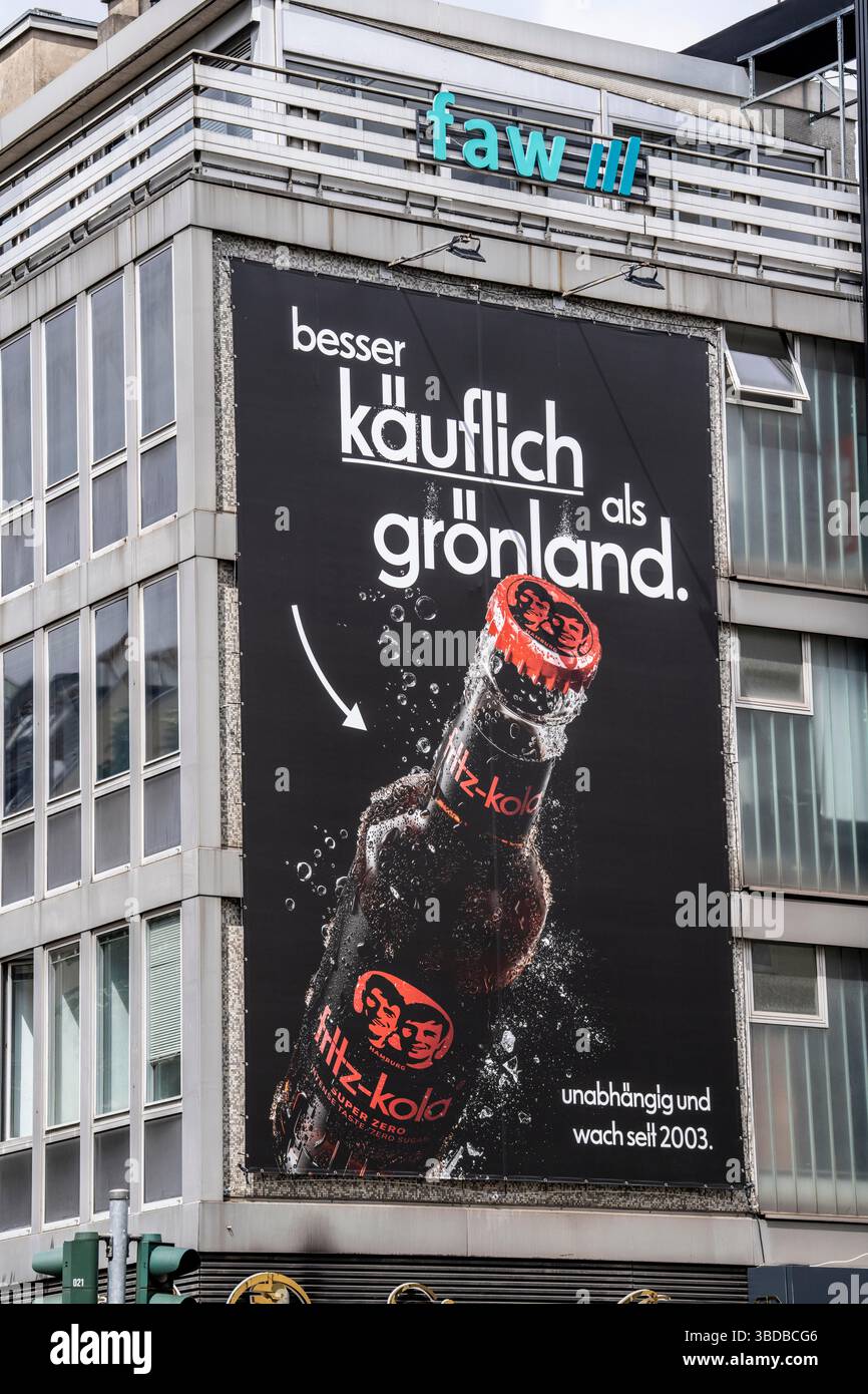 Großformatige Werbung für Fritz-Kola, einen unabhängigen Cola- und Limonadenhersteller mit Sitz in Hamburg, in Anspielung auf Donald Trumps pur-Absicht Stockfoto