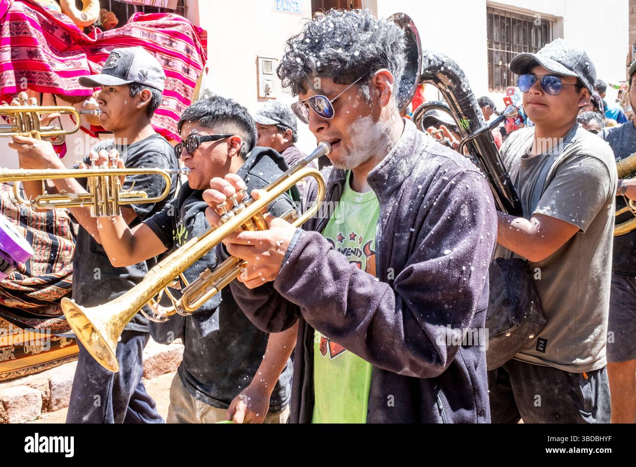 Nachtschwärmer Beim Jährlichen Karneval In Purmamarca, Provinz Jujuy, Argentinien. Stockfoto