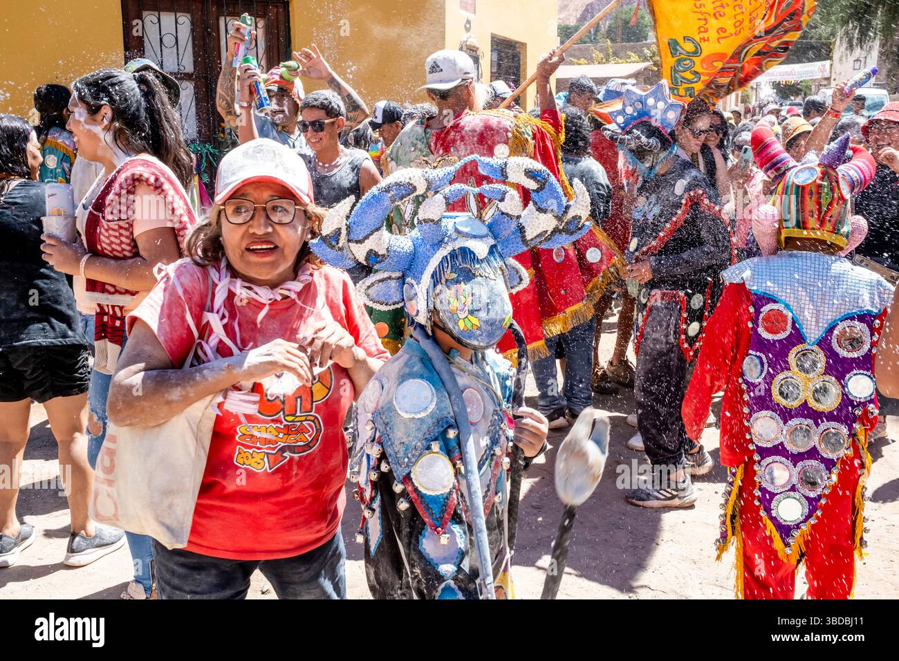 Nachtschwärmer Beim Jährlichen Karneval In Purmamarca, Provinz Jujuy, Argentinien. Stockfoto