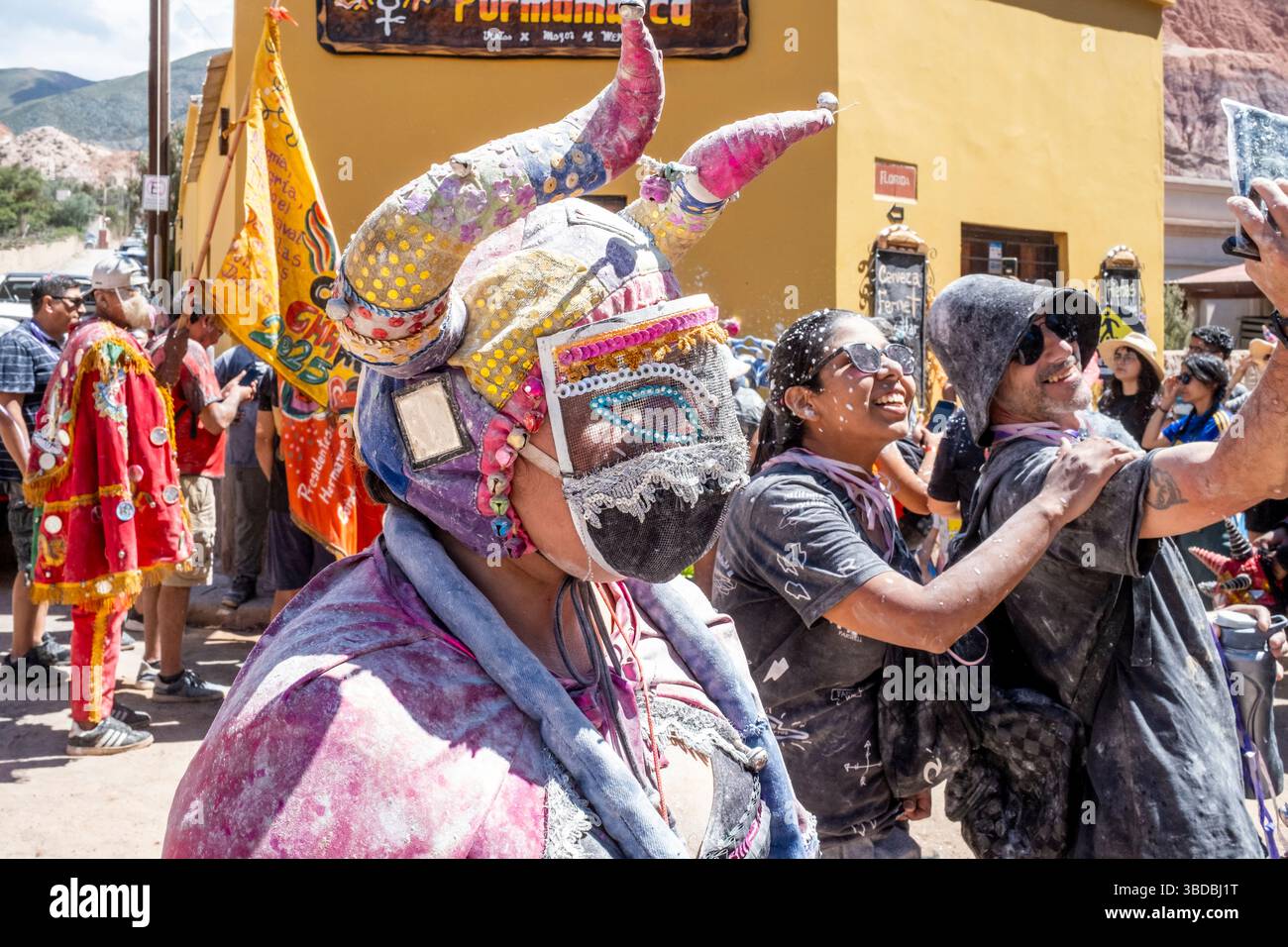 Nachtschwärmer Beim Jährlichen Karneval In Purmamarca, Provinz Jujuy, Argentinien. Stockfoto