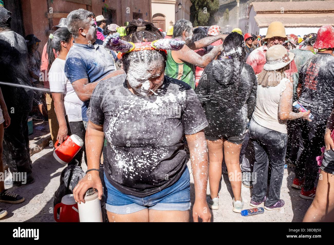 Nachtschwärmer Beim Jährlichen Karneval In Purmamarca, Provinz Jujuy, Argentinien. Stockfoto