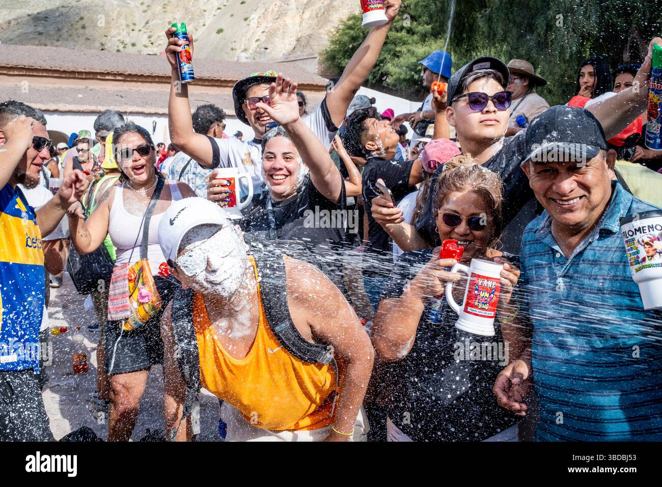 Nachtschwärmer Beim Jährlichen Karneval In Purmamarca, Provinz Jujuy, Argentinien. Stockfoto