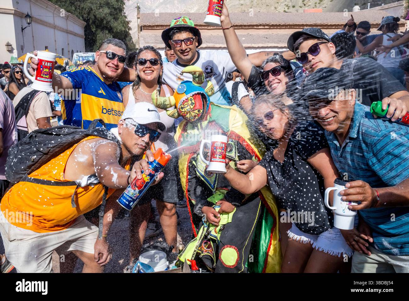 Nachtschwärmer Beim Jährlichen Karneval In Purmamarca, Provinz Jujuy, Argentinien. Stockfoto