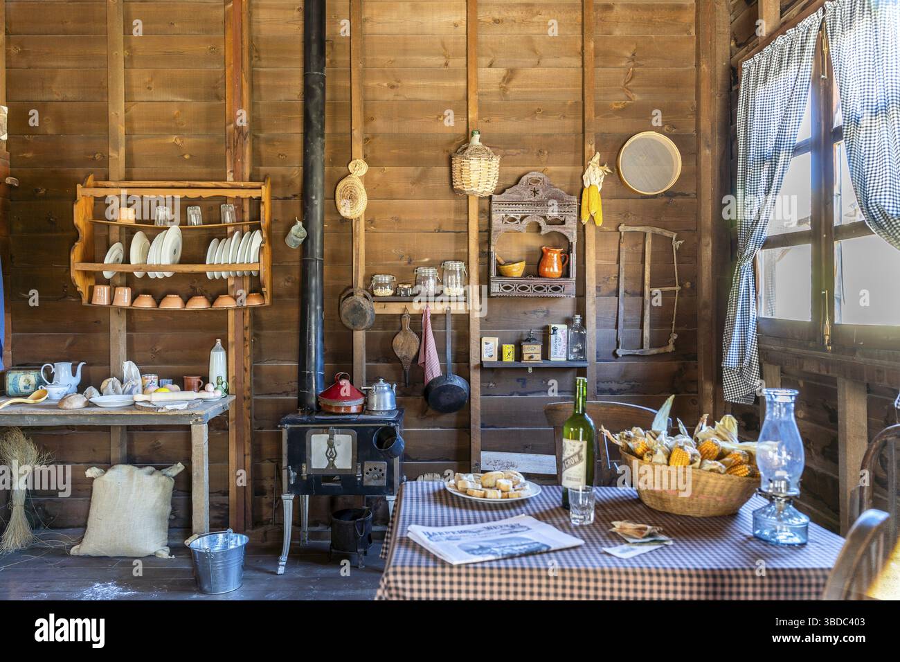 Inneneinrichtung der Küche im Mini Hollywood Themenpark - American Wild Western Style Stockfoto