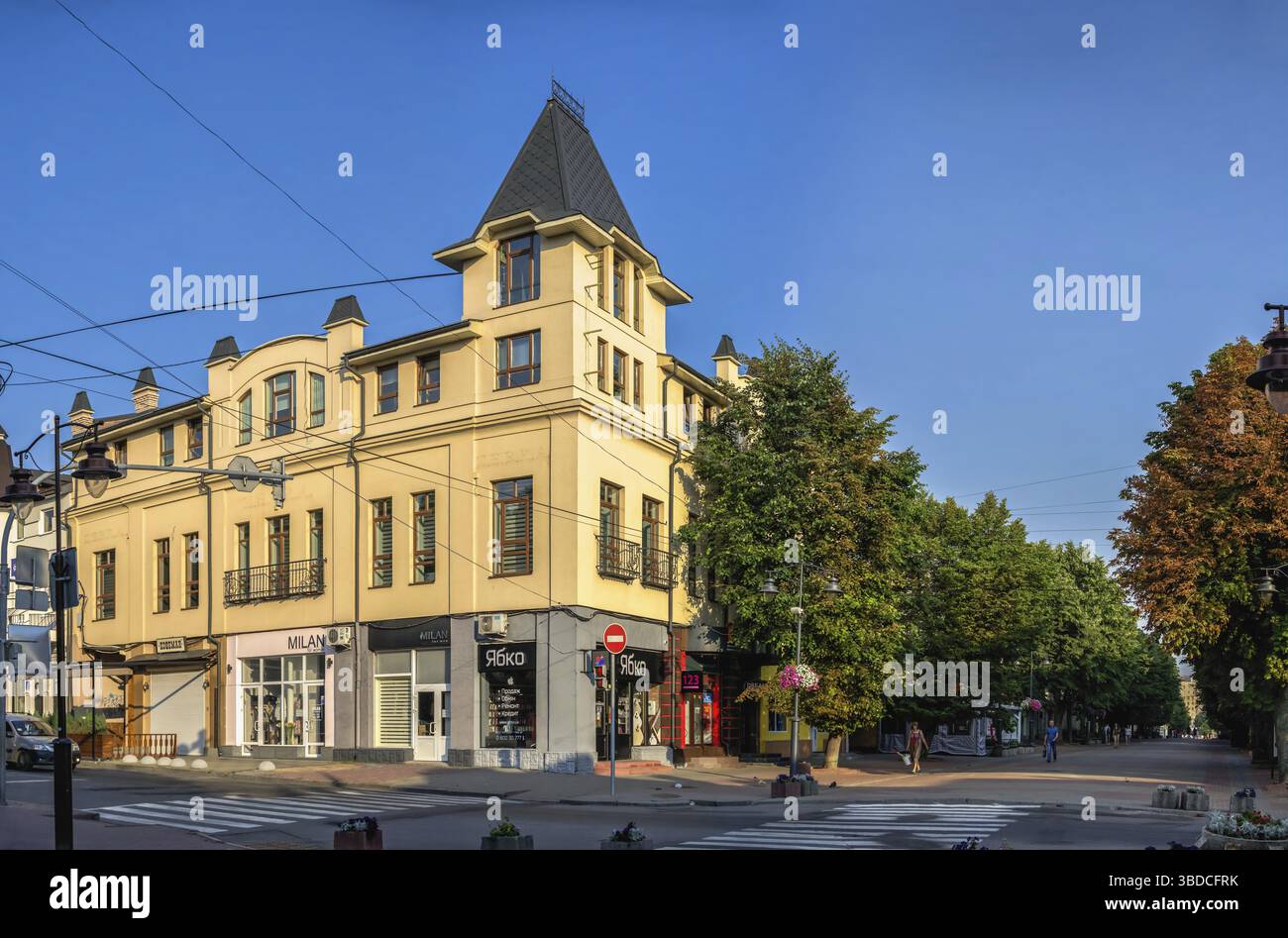 Chmelnitskyi, Ukraine 12.07.2021. Historisches Stadtzentrum von Chmelnitskyi in der Ukraine, an einem sonnigen Sommermorgen, Chmelnitskyi, Ukraine Stockfoto