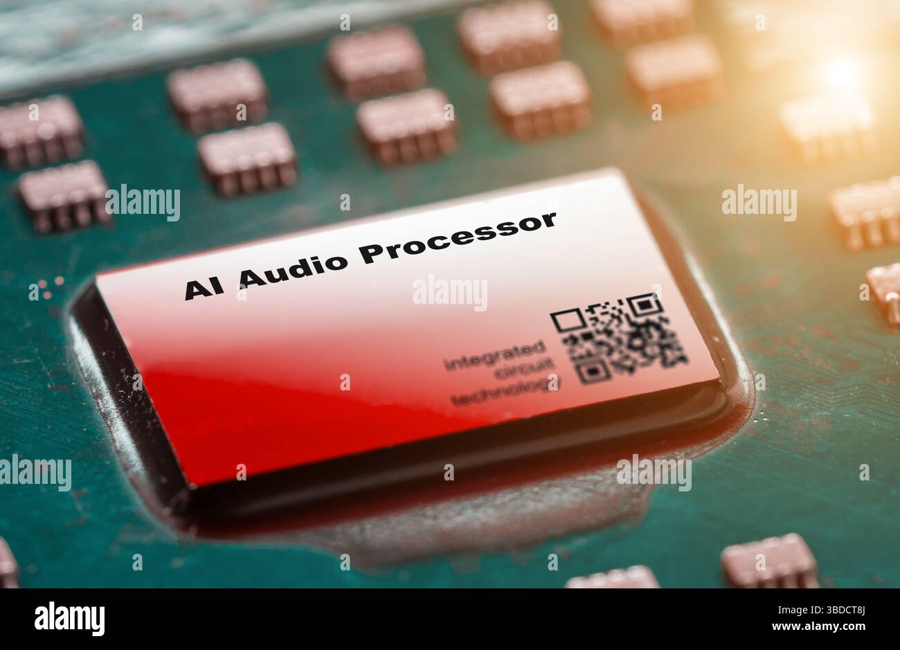 KI-Audioprozessor-Chips. Optimiert für KI-basierte Audioverbesserung und Spracherkennung. Stockfoto