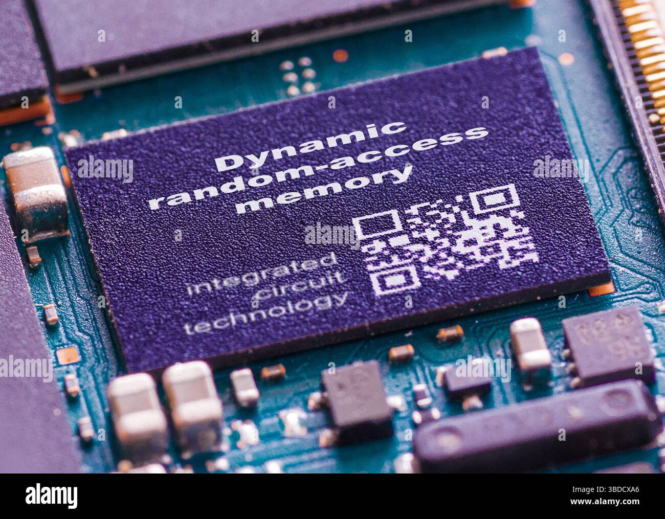 Dynamischer Random-Access-Speicher. Kompakter flüchtiger Speicher mit Kondensatoren zur Datenspeicherung. Stockfoto