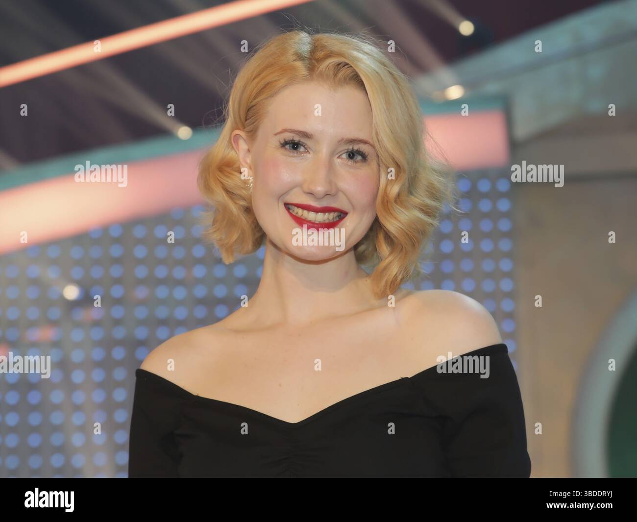 Sarah Jane Scott in der ARD-TV-Sendung „das große Schlagerfest“ mit Florian Silbereisen 19.4.16 Halle/Saale Stockfoto