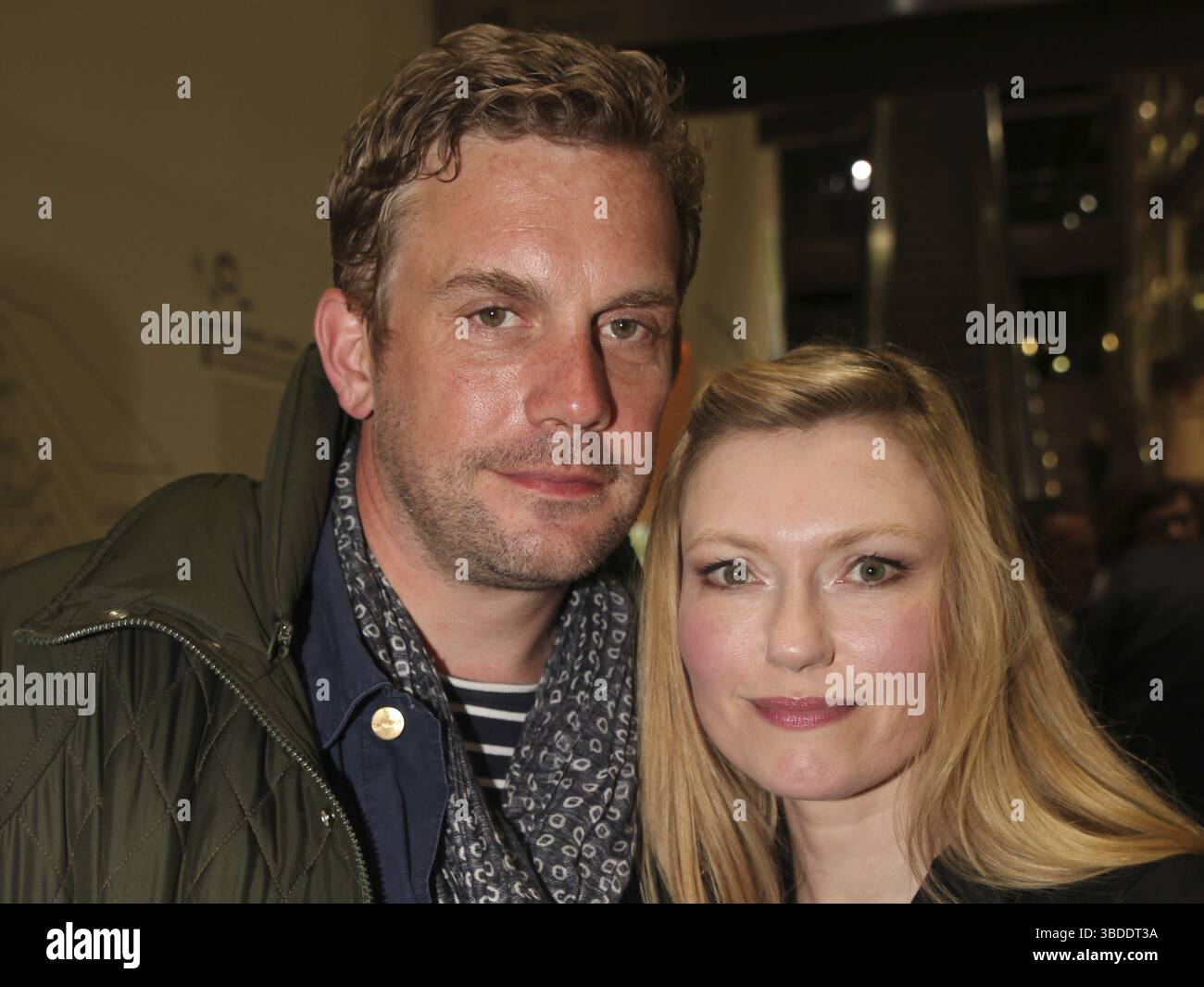 Sebastian Bezzel mit seiner Frau Johanna Gehlen beim 8. Hamburg-Berlin-Klassik 2015 in Wolfsburg, Sebastian Bezzel mit seiner Frau Johanna Stockfoto
