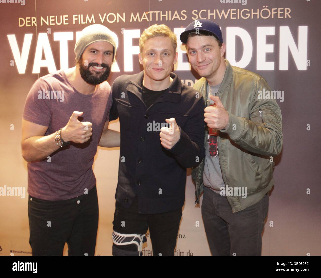 Matthias Schweighoefer, Tom Beck und Friedrich Langhörner fliegen bei der Premiere von Stockfoto