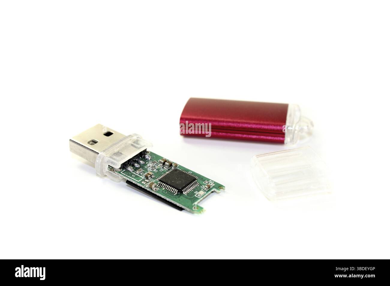 Zerlegter USB-Stick auf hellem Hintergrund Stockfoto