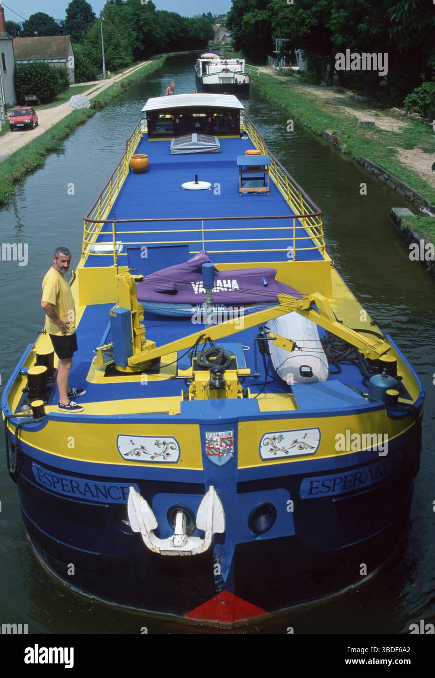 Schiff auf dem Canal du Centre, Burgund, Frankreich, Schiff auf dem Canal du Centre, Burgund, Frankreich Stockfoto