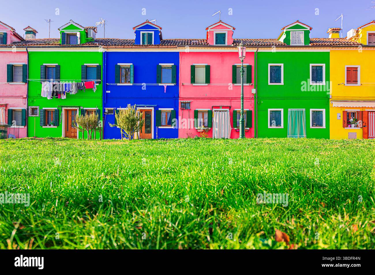 Die hellen Farben der Gebäude von Burano Stockfoto