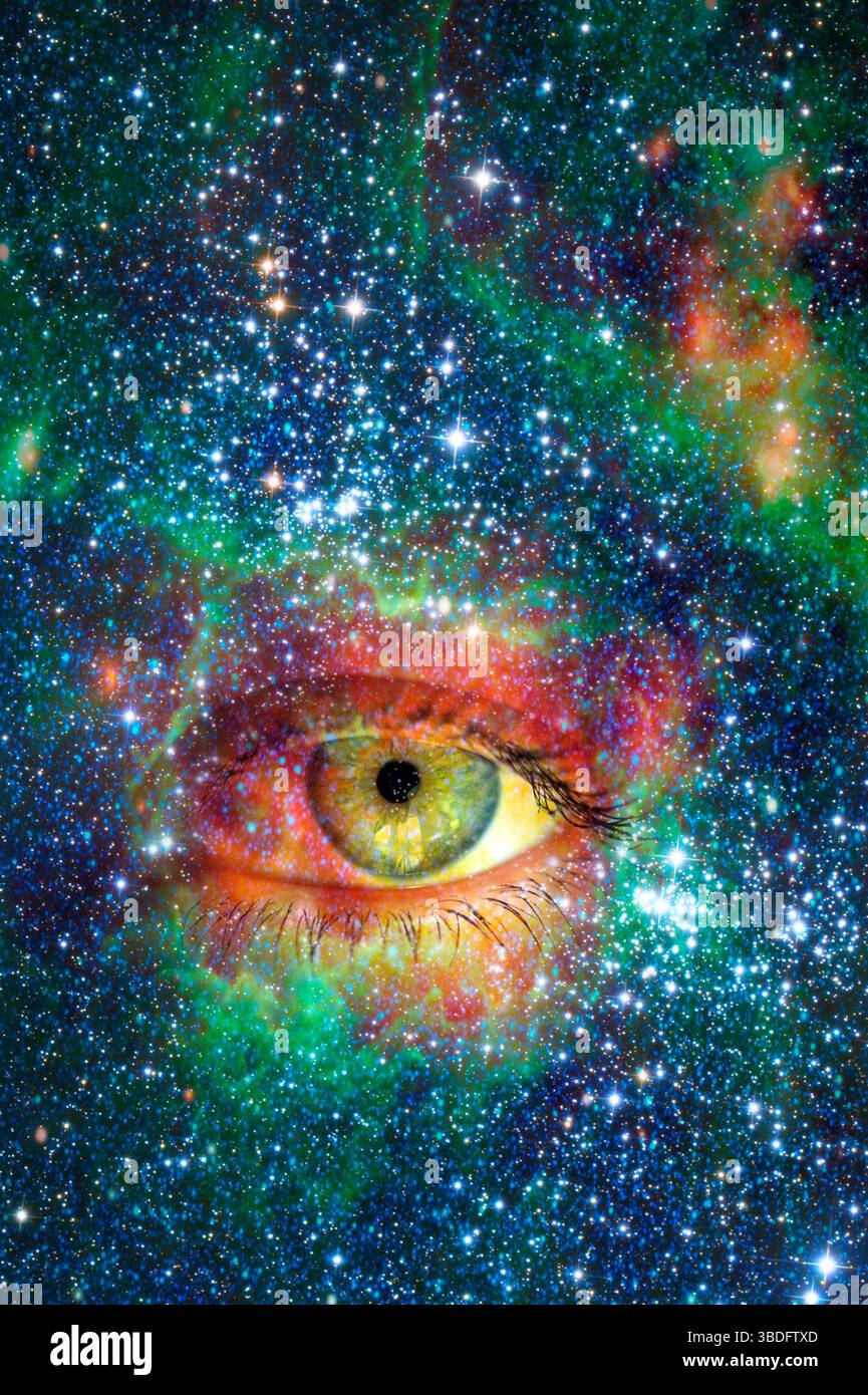 Weibliches Auge, das in das Universum blickt Stockfoto