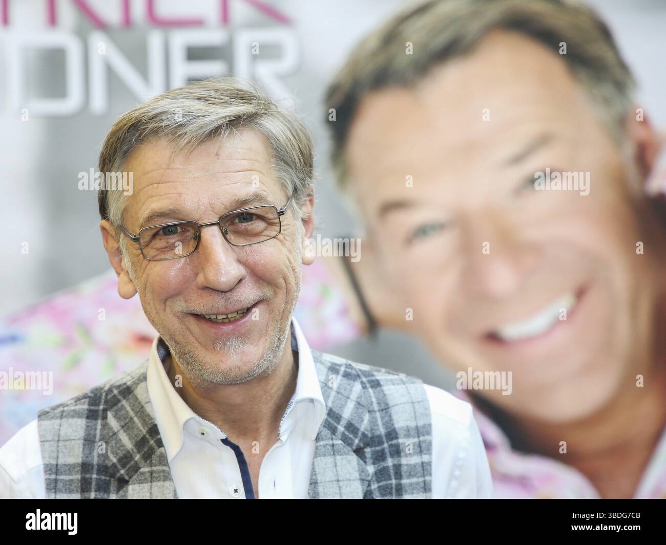 Peter Shepherd Lebenspartner von Schlagersaenger Patrick Lindner am 13.02.2018 in Magdeburg, Peter Shepherd Lebenspartner des Popsängers Patrick Lindner Stockfoto