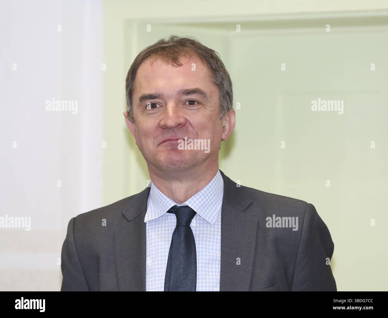 Der deutsche CDU-Politiker und Erziehungsminister Sachsen-Anhalts Marco Tullner besucht am 16. Februar 2017 die Oskar-linke Schule Magdeburg Stockfoto