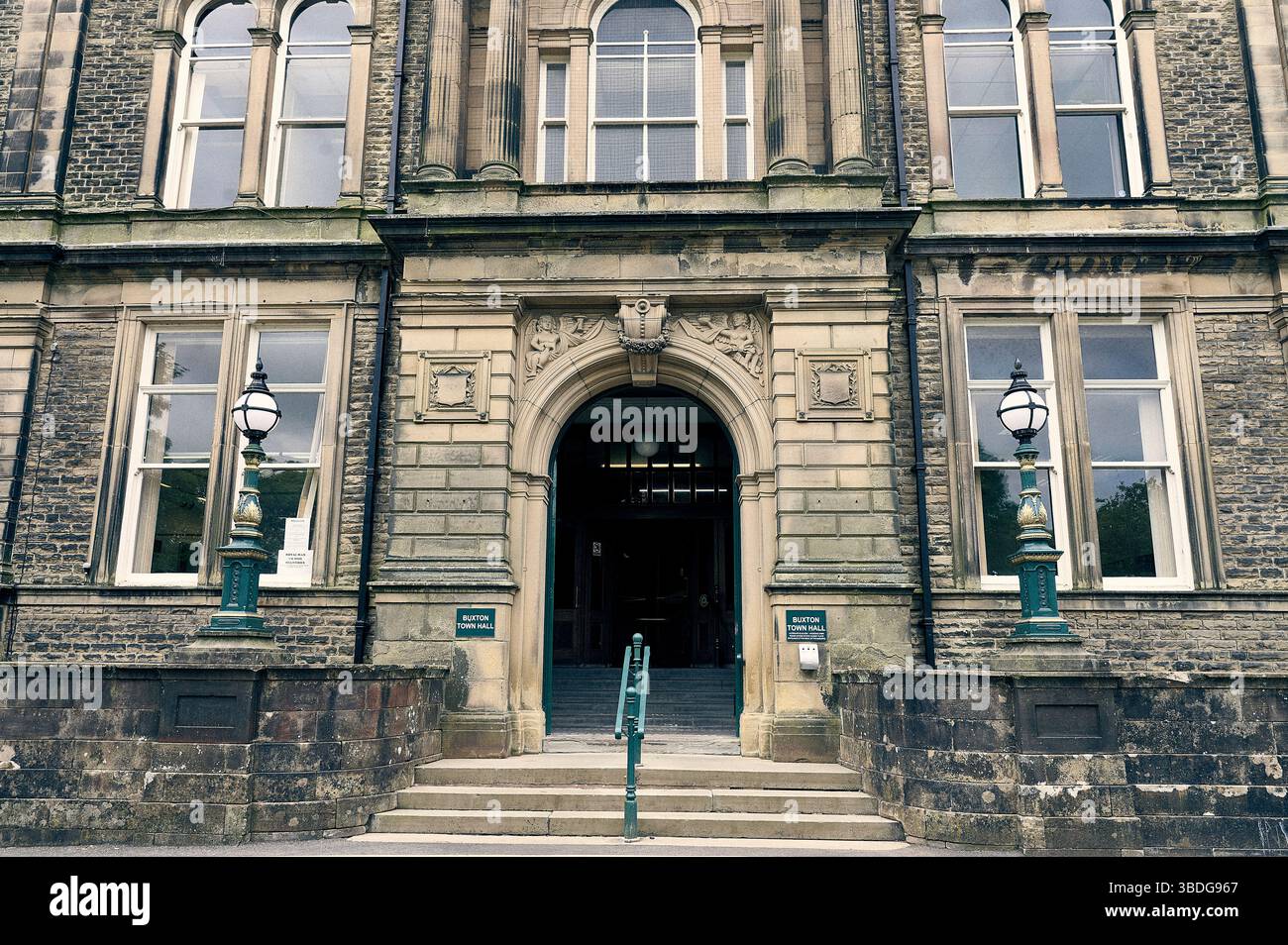 Vor dem Buxton Rathaus Stockfoto