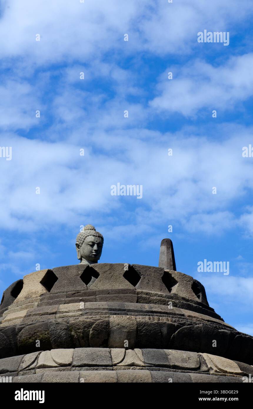 Antike buddhistische Stupas im Borobudur-Denkmal Stockfoto